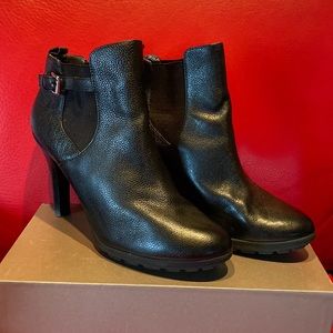 Tahari Black High Quality Grain Leather Non Slip Soles Easy Access Sexy Booties